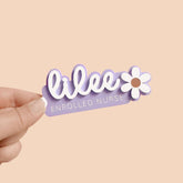 Curly Font Name Badge - Daisy